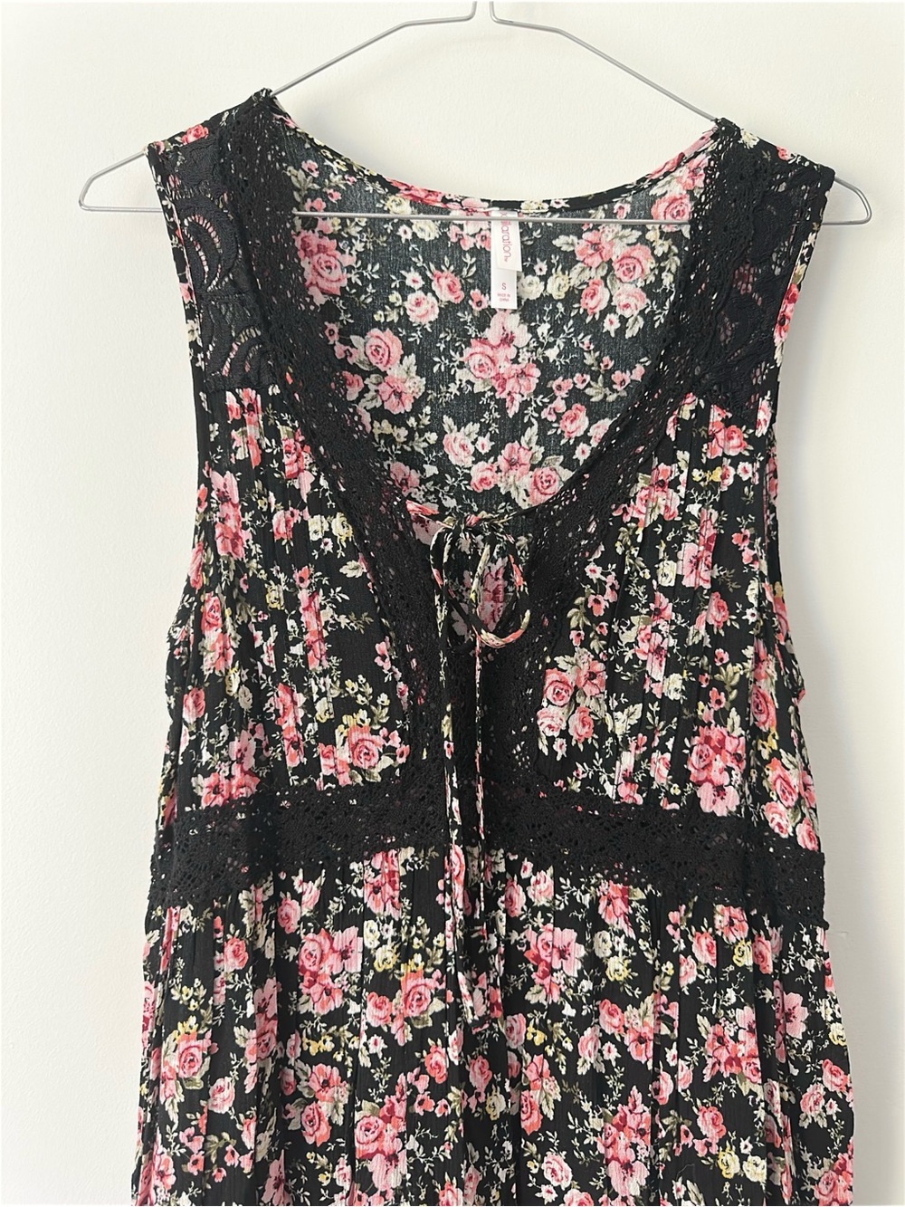 Xhilaration women's junior Black & pink floral lace dress size small